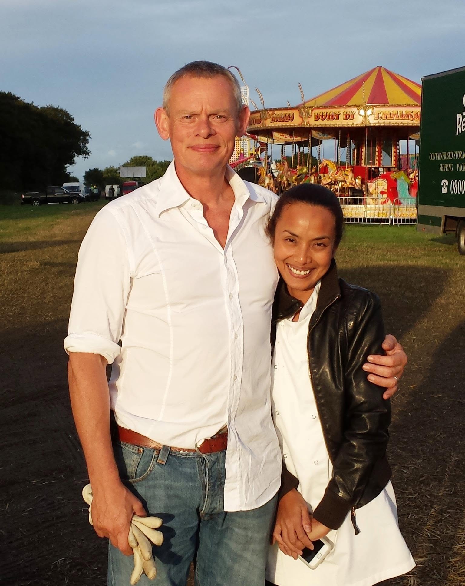 Manaow Prasatthong with actor Martin Clunes at Buckham Fair, Dorset