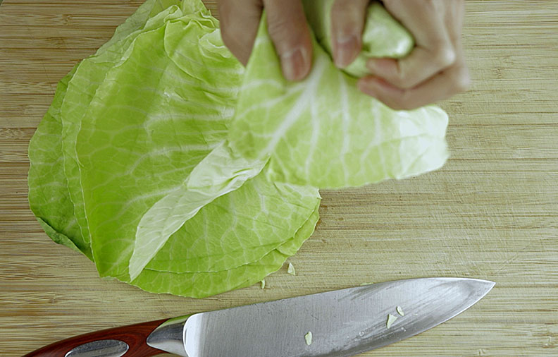 peeling sweetheart cabbage